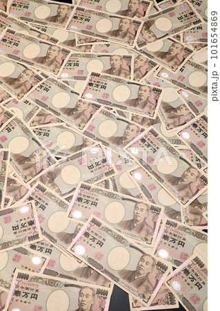敷き詰められた一万円札 101654869