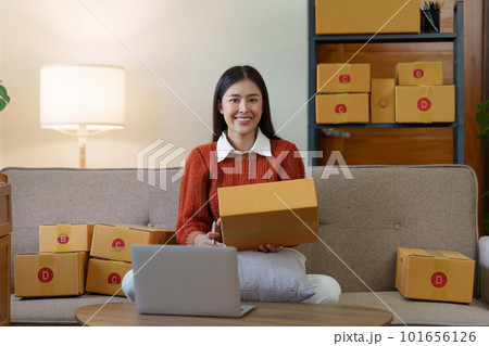 Small businesses SME owners female entrepreneurs check online orders to prepare to pack the boxes, sell to customers, sme business ideas online Small businesses SME owners female entrepreneurs check online orders to prepare to pack the boxes, sell to customers, sme business ideas online 101656126