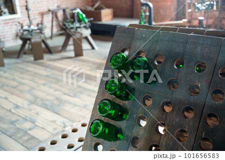 ワイナリー見学 ワインボトル ワイナリー見学 ワインボトル 101656583