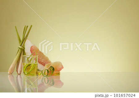Essential oil extracted from lemongrass and pink pomelo (Citrus maxima) contained inside laboratory glassware. Healthy concept with many benefits for body, skin and hair 101657024