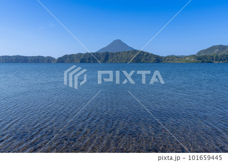 《鹿児島県》池田湖と開聞岳 101659445