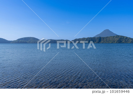 《鹿児島県》池田湖と開聞岳 101659446