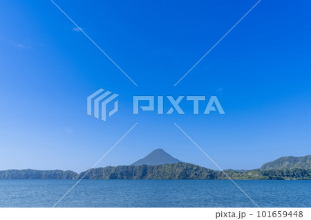 《鹿児島県》池田湖と開聞岳 101659448
