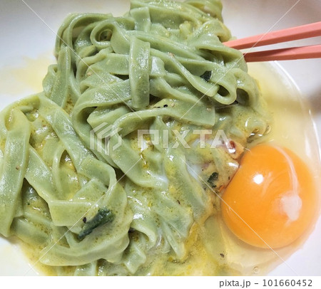 ホウレン草パスタと生卵 ホウレン草パスタと生卵 101660452