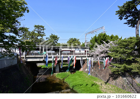 夙川駅と鯉のぼり 夙川駅と鯉のぼり 101660622