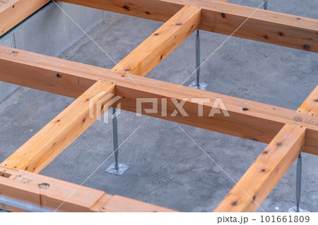 建築現場 木造 土台 根太 床組 建築現場 木造 土台 根太 床組 101661809