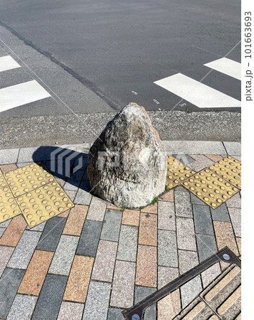 交差点の車よけ 101663693