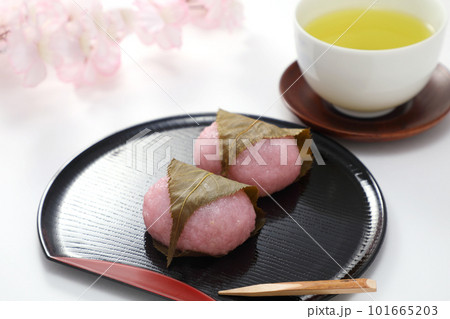 美味しそうな桜餅 101665203