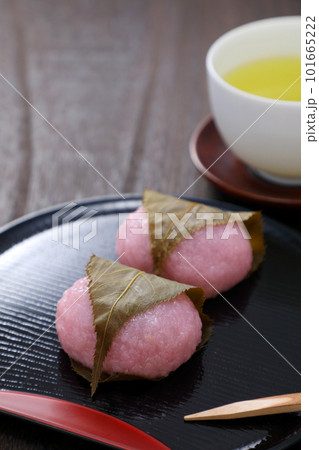 美味しそうな桜餅 101665222
