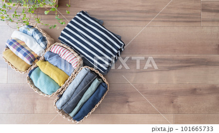 服の整頓|収納・衣替え・断捨離イメージ 服の整頓|収納・衣替え・断捨離イメージ 101665733