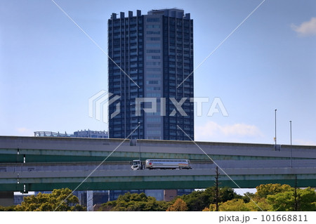 東京の高層マンションと首都高速 東京の高層マンションと首都高速 101668811