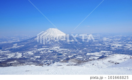 ニセコから見る羊蹄山の美しい冬景色 101668825