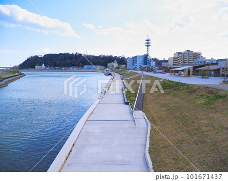かわまちオープンパークといしのまき元気市場と網地島ラインの船・宮城県石巻市 101671437