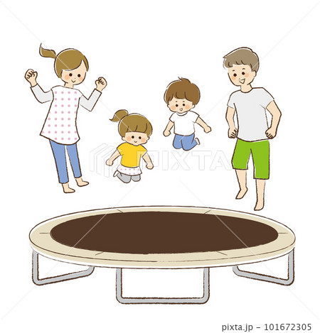 一つのトランポリンで遊ぶ家族 101672305