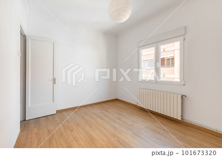 Empty white room with window and wooden laminate front door in hotel room. The concept of moving or staying in a hotel room during vacation. Copyspace Empty white room with window and wooden laminate front door in hotel room. The concept of moving or staying in a hotel room during vacation. Copyspace 101673320