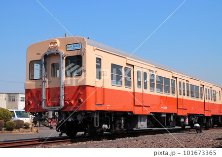 快晴の下美しい輝きを見せる水島臨海鉄道キハ30系・20系気動車(撮影会にて)_2023/3/19撮影 101673365