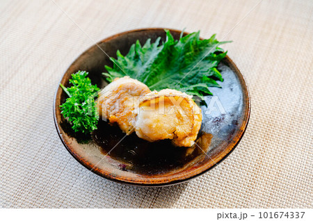 和食器に盛ったホタテのムニエル 和食器に盛ったホタテのムニエル 101674337