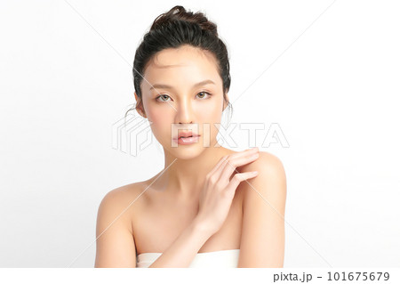 Beautiful young asian woman with clean fresh skin on white background, Face care, Facial treatment, Cosmetology, beauty and spa, Asian women portrait. 101675679