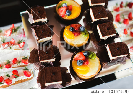 Delicious sweets on wedding candy buffet with desserts, cupcakes 101679395