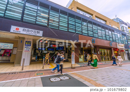 日本の東京都市景観　自由が丘駅（南口）などを望む 101679802