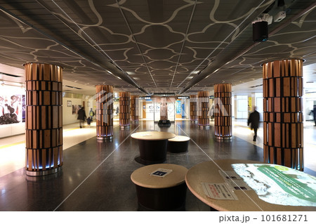 アイヌ文化を発信する空間「ミナパ」　(地下鉄南北線さっぽろ駅構内) 101681271