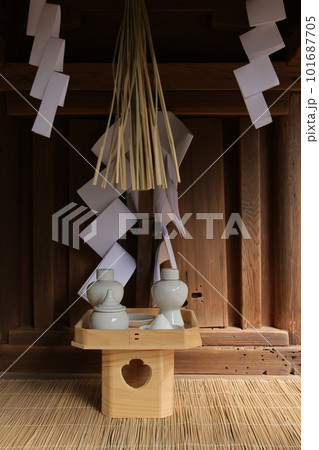 お神酒のお供え お神酒のお供え 101687705