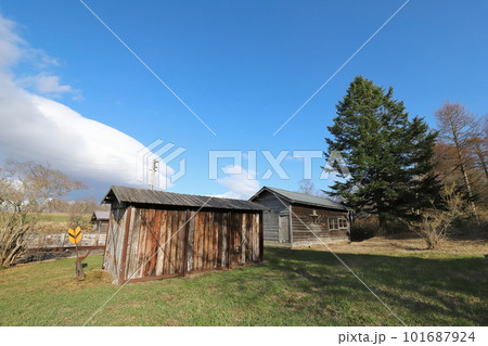 北海道　別海　旧標津線奥行臼駅　物置小屋 101687924