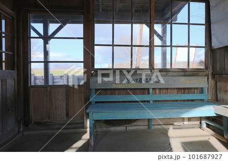 北海道　別海　旧標津線奥行臼駅（駅舎内） 101687927
