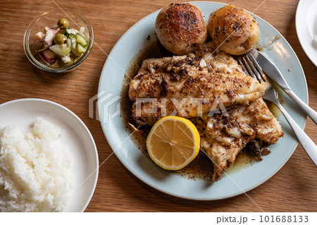 ヒラメのムニエルの食卓 ヒラメのムニエルの食卓 101688133
