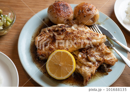 ヒラメのムニエルの食卓 ヒラメのムニエルの食卓 101688135