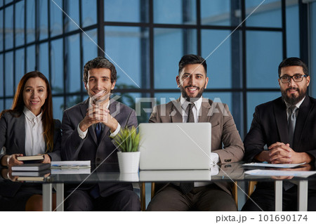 Brainstorming and company development, directors council or analytical departmen Brainstorming and company development, directors council or analytical departmen 101690174