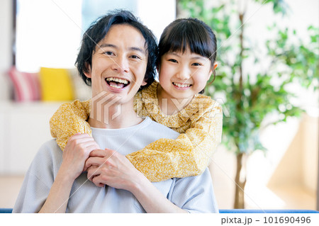 仲の良い親子　娘　パパ 101690496