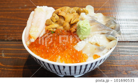 苫小牧 魚金食堂 わがまま海鮮丼 101690535