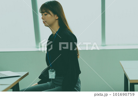 office worker office worker 101690759