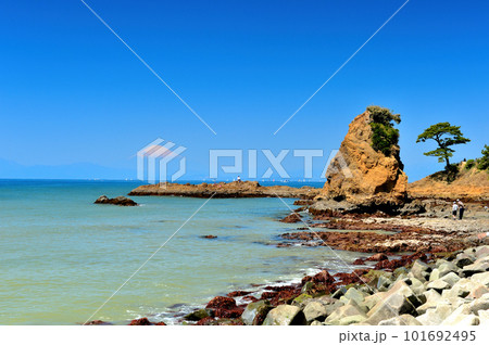 秋谷  立石公園から望む富士山の風景　長秒露光 101692495