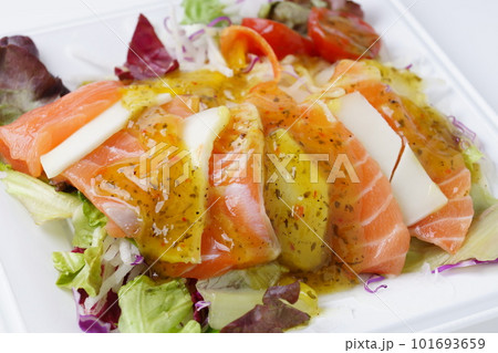 サーモンカルパッチョ 101693659