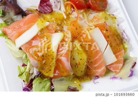 サーモンカルパッチョ 101693660