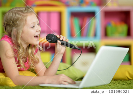 Emotional cute girl singing karaoke 101696022