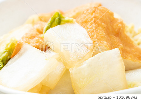 厚揚げと白菜の煮物のアップ。 101696842
