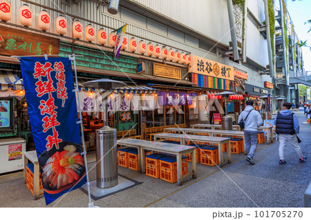東京 渋谷の都市風景 若者で賑わうミヤシタパーク 東京 渋谷の都市風景 若者で賑わうミヤシタパーク 101705270