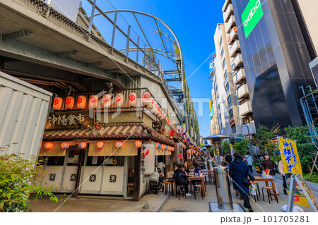 東京 渋谷の都市風景 若者で賑わうミヤシタパーク 東京 渋谷の都市風景 若者で賑わうミヤシタパーク 101705281