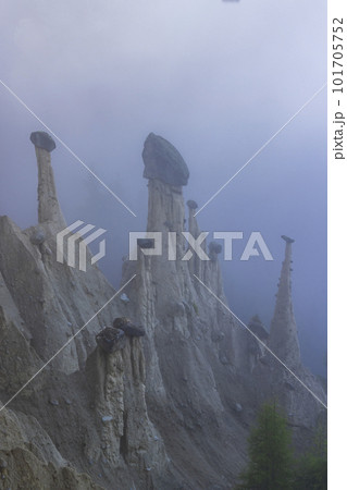 Earth pyramids of Platten (Erdpyramiden - Piramidi di Plata) near Percha and Bruneck, South Tyrol, Italy Earth pyramids of Platten (Erdpyramiden - Piramidi di Plata) near Percha and Bruneck, South Tyrol, Italy 101705752