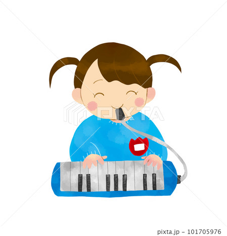 鍵盤ハーモニカを吹く女の子 101705976