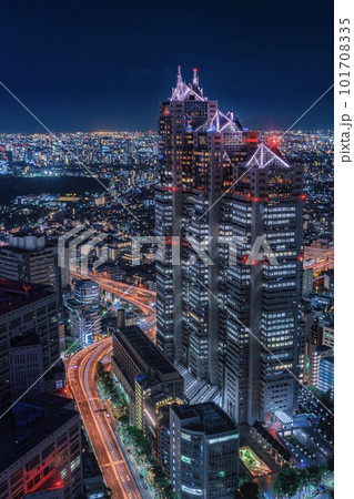 都庁から眺める夜景 縦構図 都庁から眺める夜景 縦構図 101708335