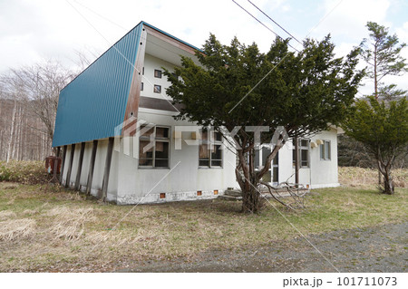 日高町立三岩小学校(廃校の跡地・三岩生活館) 日高町立三岩小学校(廃校の跡地・三岩生活館) 101711073