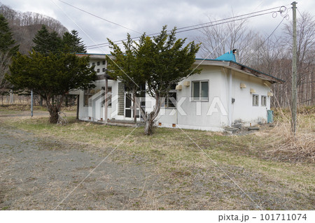 日高町立三岩小学校(廃校の跡地・三岩生活館) 日高町立三岩小学校(廃校の跡地・三岩生活館) 101711074