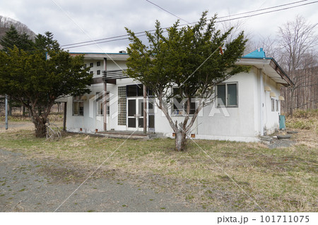 日高町立三岩小学校(廃校の跡地・三岩生活館) 日高町立三岩小学校(廃校の跡地・三岩生活館) 101711075