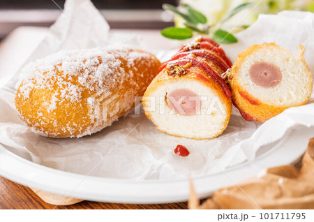 カットしたアメリカンドッグ 101711795