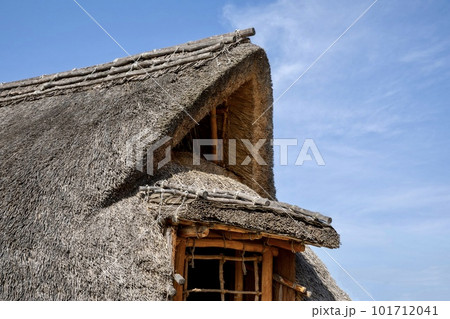 弥生時代の竪穴式住居のレプリカ 弥生時代の竪穴式住居のレプリカ 101712041