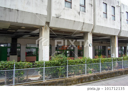 西九州新幹線が開業して閉鎖されたJR諫早駅前の旧バスターミナル 101712135